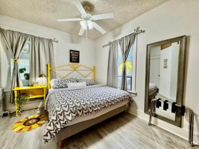 House in Seattle 2 Bedrooms with King and Queen Bed and Sofa Bed near Airport and Downtown